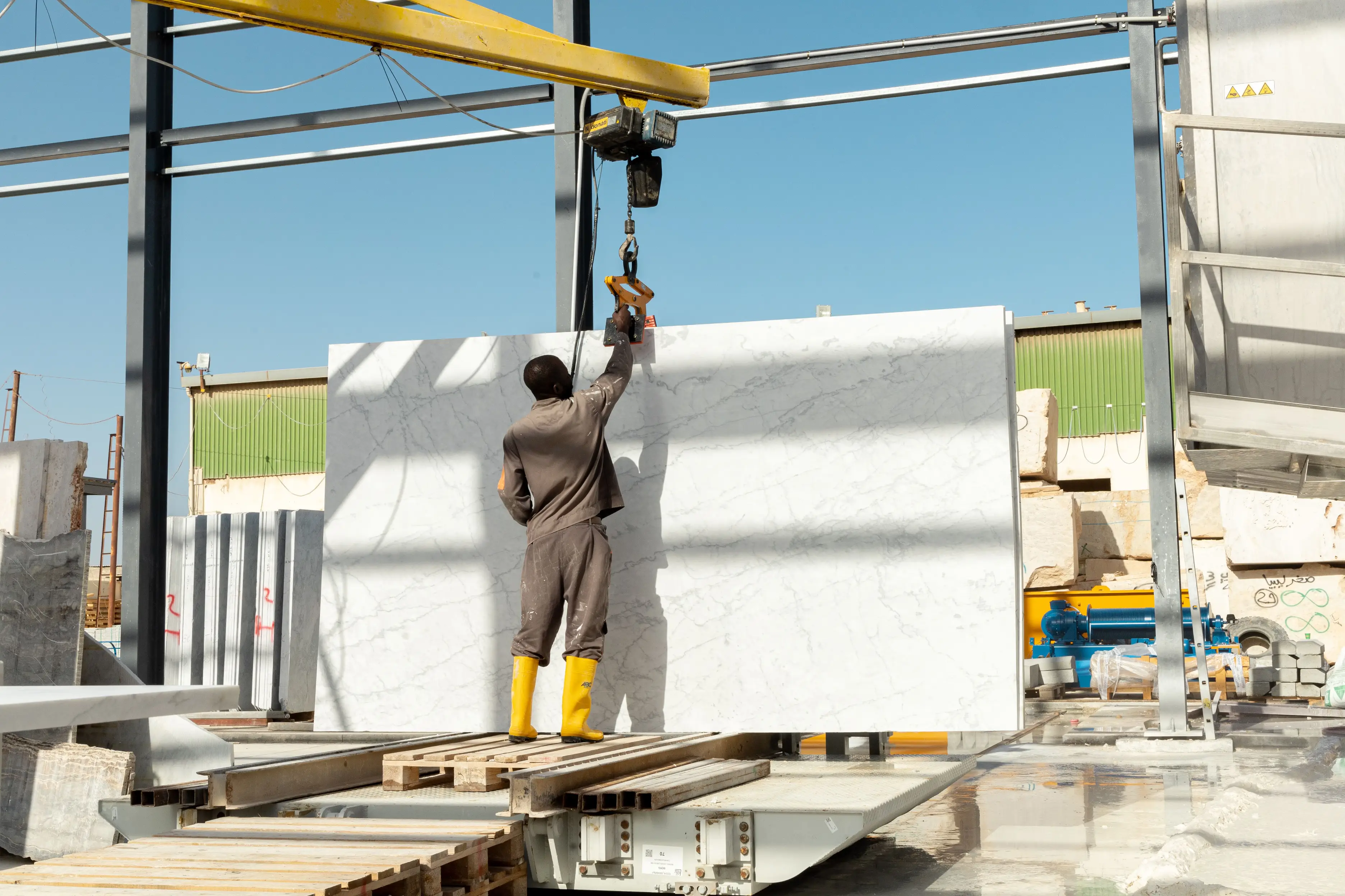 تنفيذ أرضيات رخام فندقية